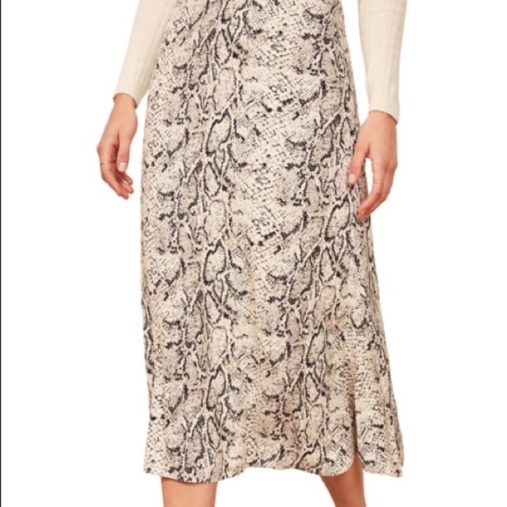 Reformation Bea midi skirt grayscale Snakeskin Print Women’s Size 2 Boho